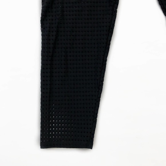 Onzie Capri Laser Cut Yoga Leggings in Black S/M - Picture 5 of 8